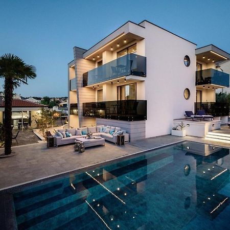 מאלינסקה Luxury Apartments In Villa Curiera חדר תמונה