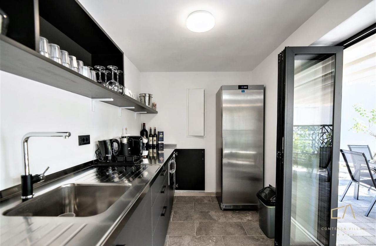 מאלינסקה Luxury Apartments In Villa Curiera מראה חיצוני תמונה