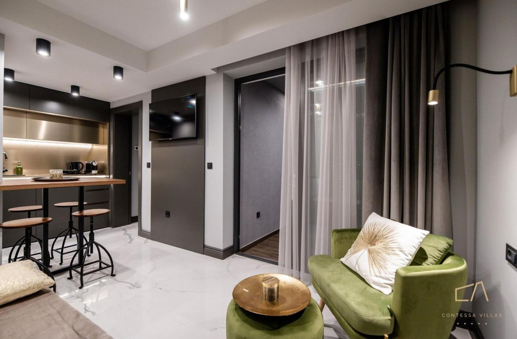 מאלינסקה Luxury Apartments In Villa Curiera מראה חיצוני תמונה