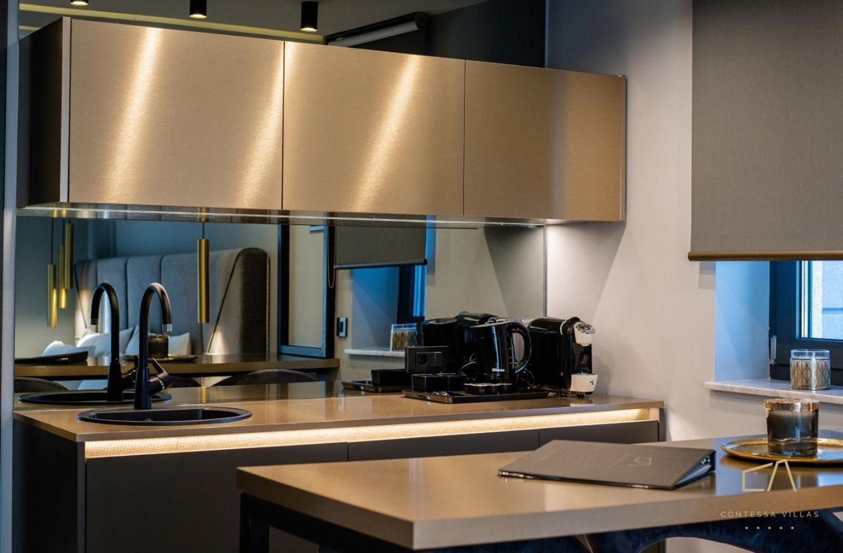 מאלינסקה Luxury Apartments In Villa Curiera מראה חיצוני תמונה
