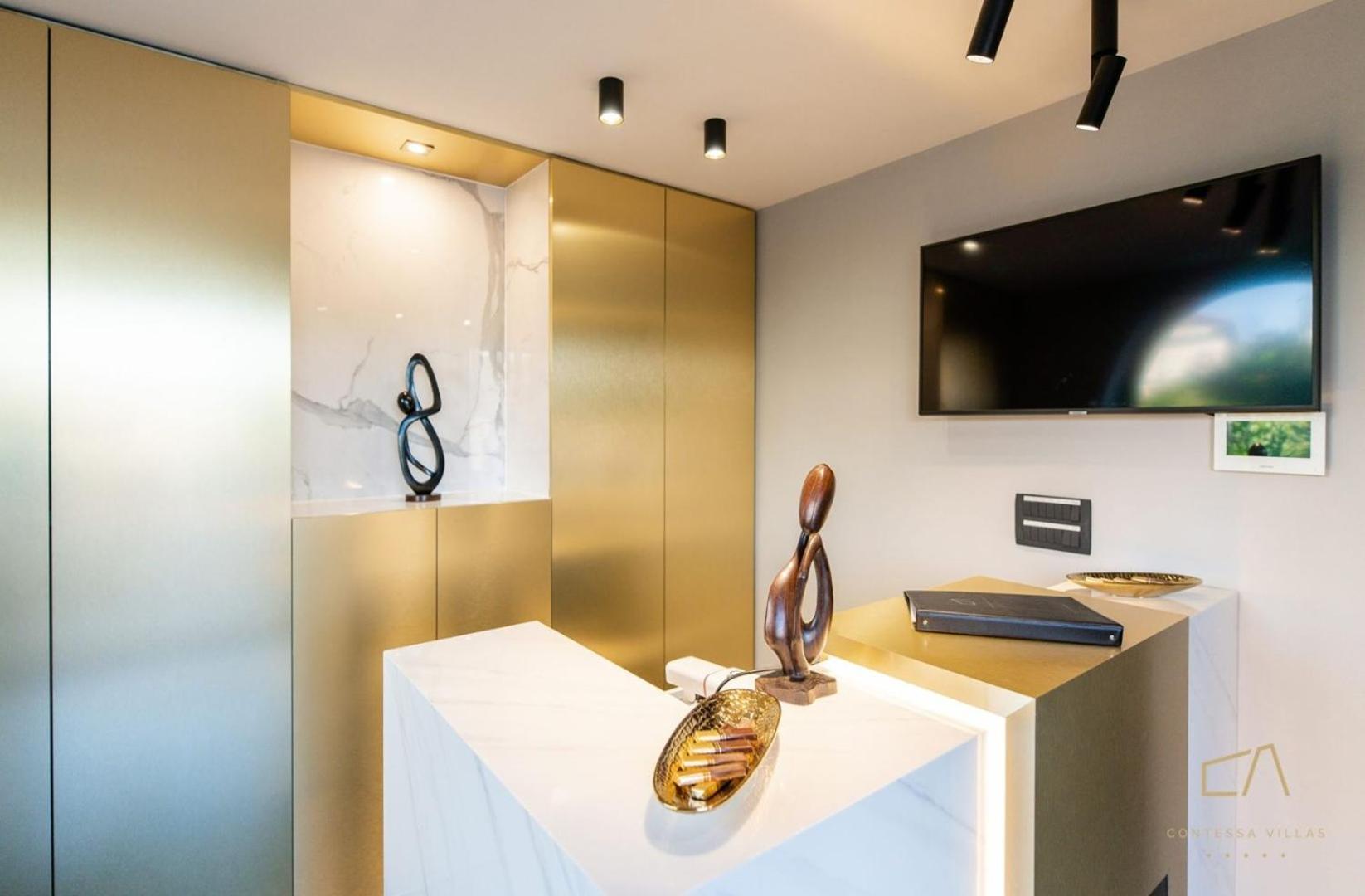 מאלינסקה Luxury Apartments In Villa Curiera מראה חיצוני תמונה