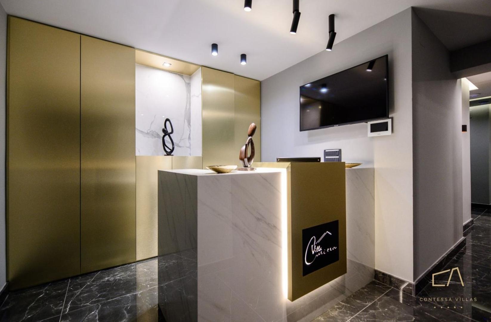 מאלינסקה Luxury Apartments In Villa Curiera מראה חיצוני תמונה