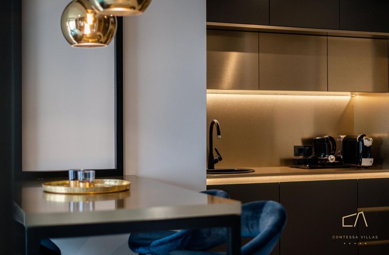 מאלינסקה Luxury Apartments In Villa Curiera מראה חיצוני תמונה